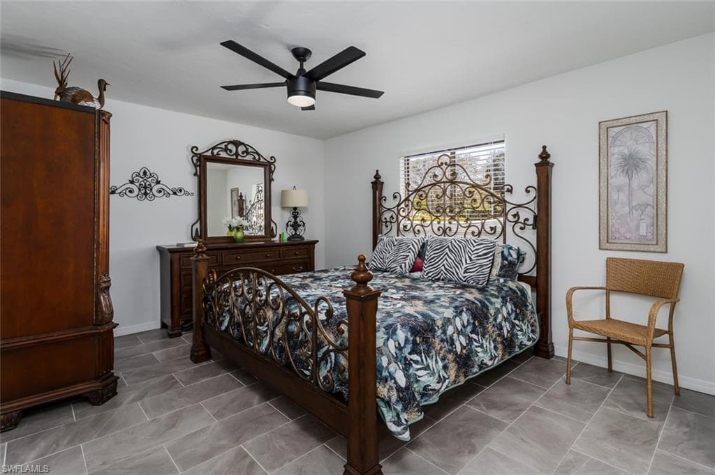 661 Valley DR-28