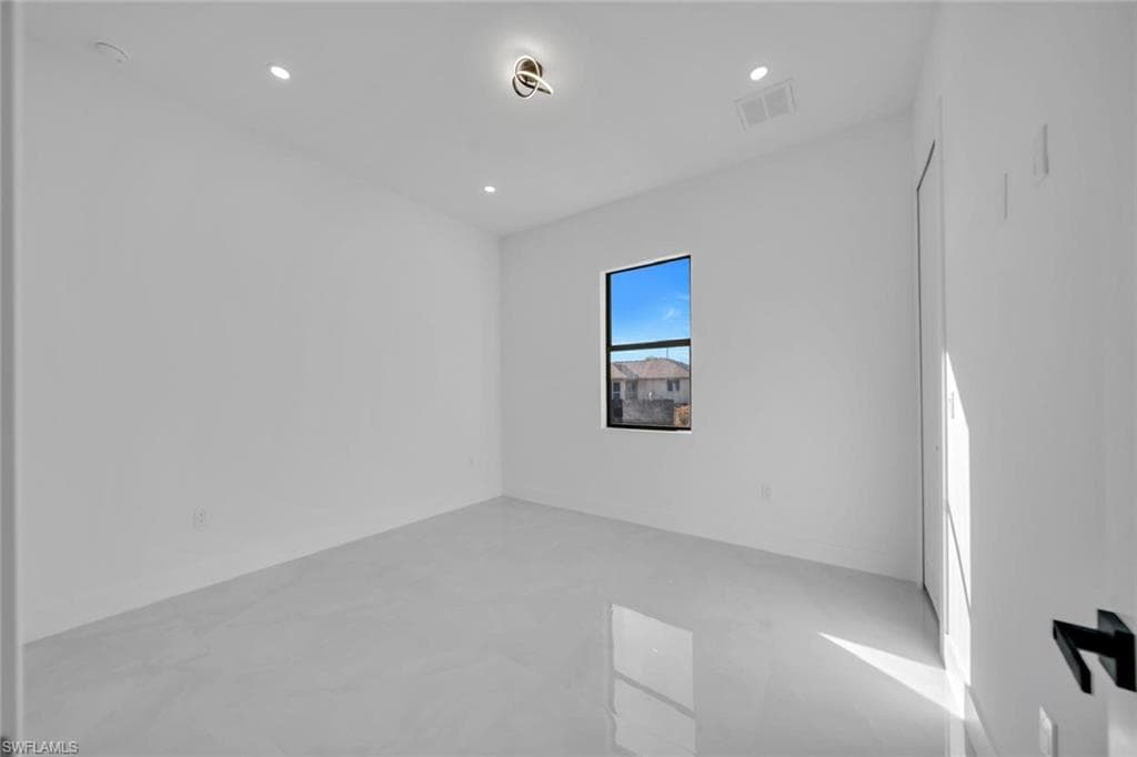 2803 3rd ST W-19