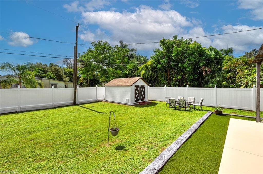 3196 Connecticut AVE, NAPLES FL 34112-26