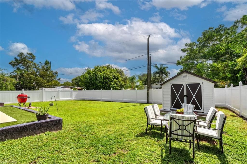 3196 Connecticut AVE, NAPLES FL 34112-35