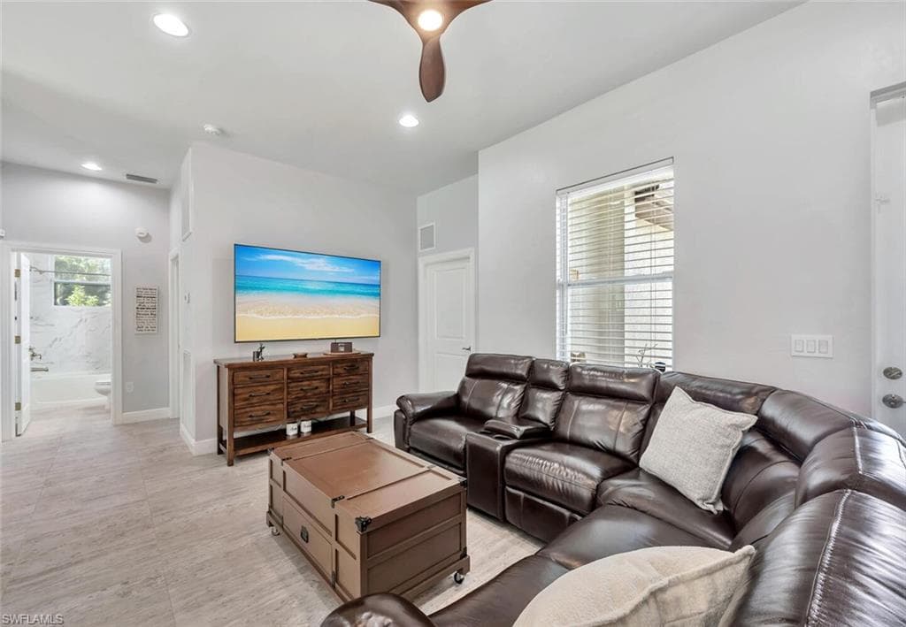 3196 Connecticut AVE, NAPLES FL 34112-8