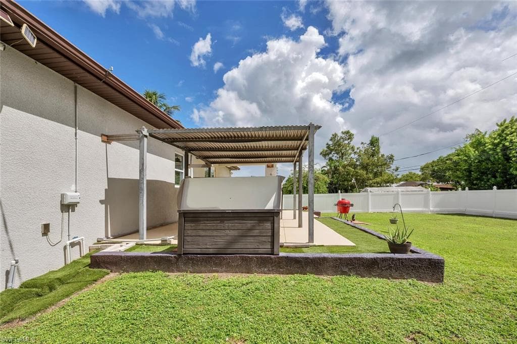 3196 Connecticut AVE, NAPLES FL 34112-37