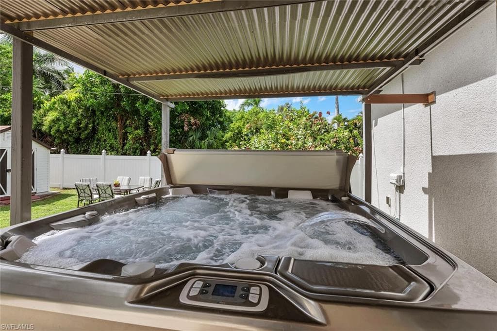 3196 Connecticut AVE, NAPLES FL 34112-30