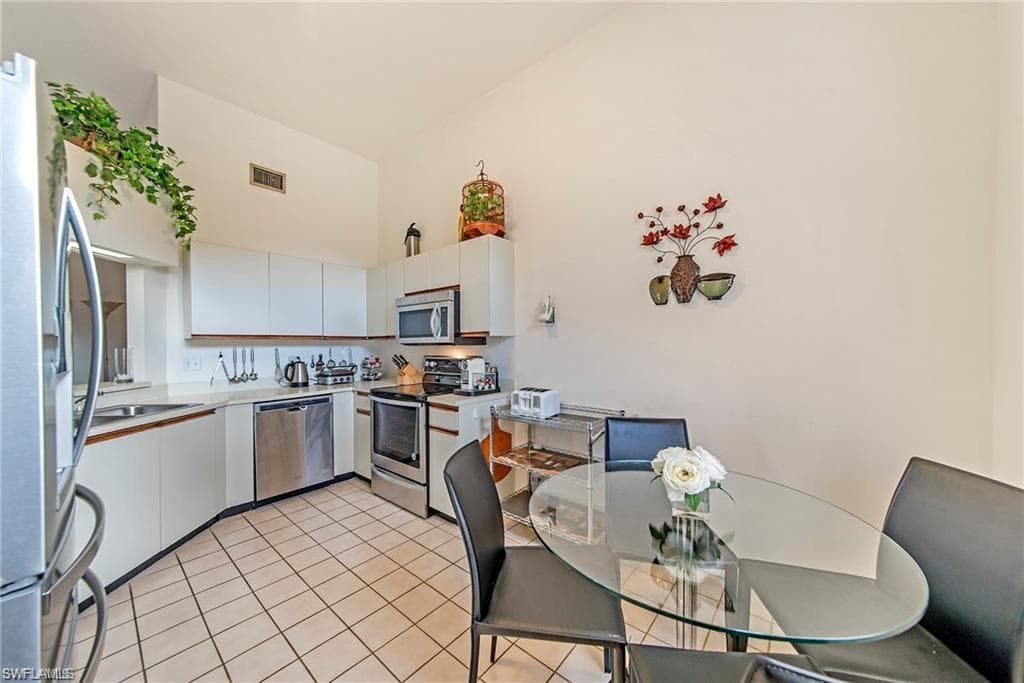643 Beachwalk CIR D-202-2