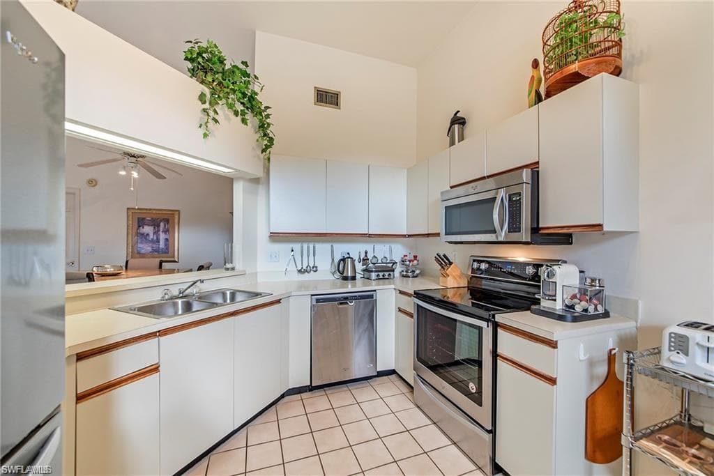 643 Beachwalk CIR D-202-3