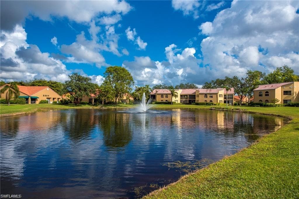 643 Beachwalk CIR D-202-1