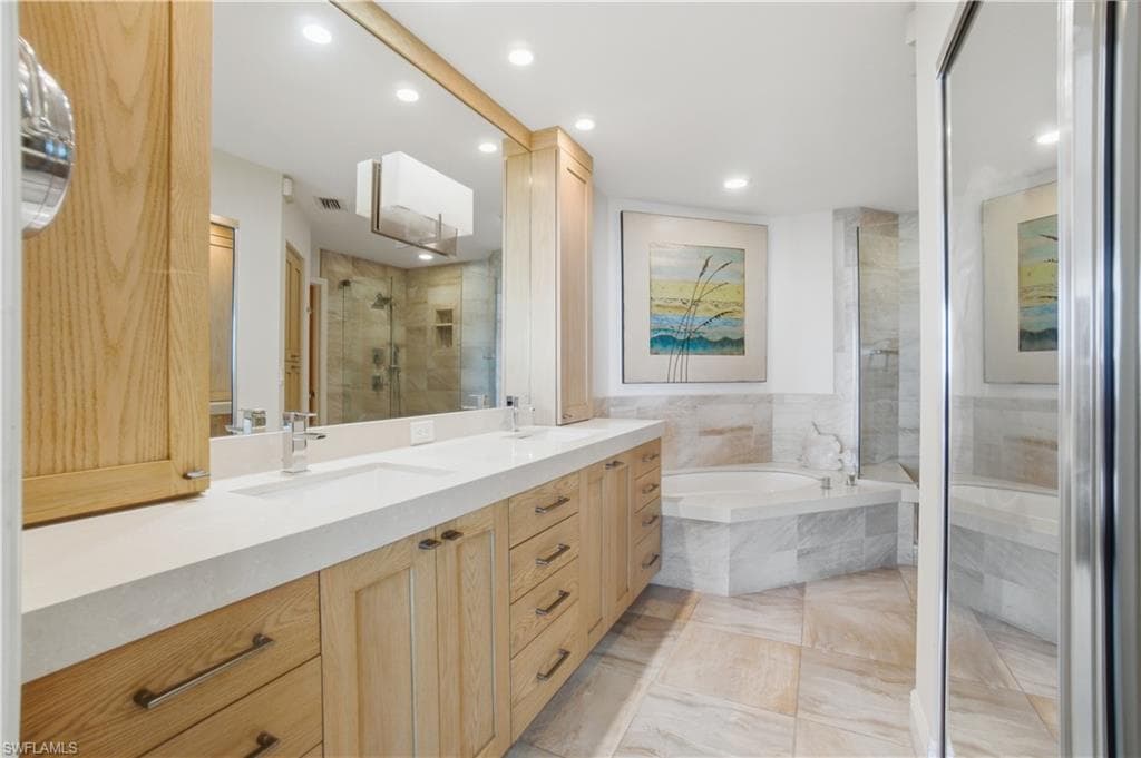 267 Barefoot Beach BLVD # 305, BONITA SPRINGS FL 34134-16