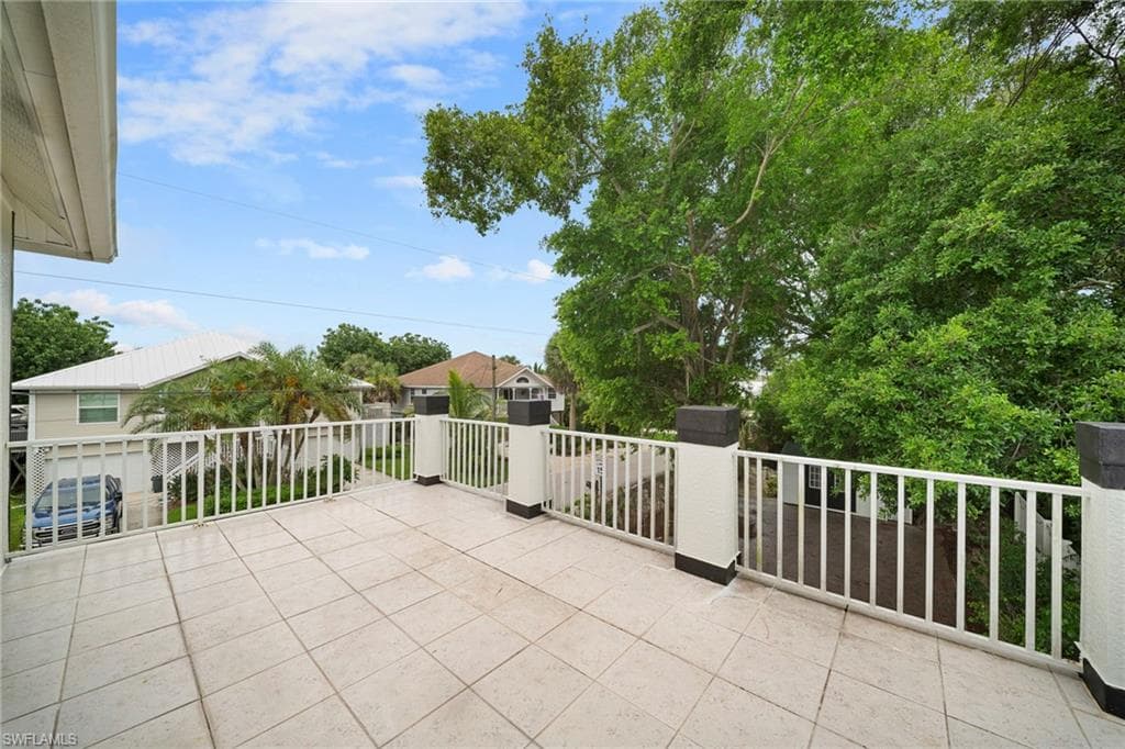 4011 Tarpon AVE-24