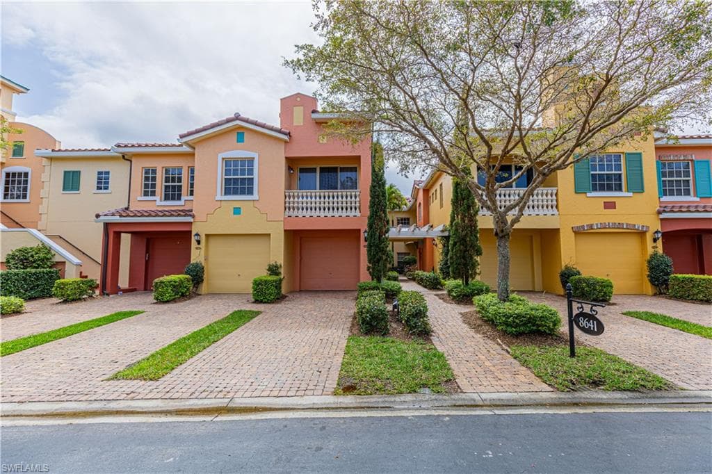 8641 Piazza Del Lago CIR # 203, ESTERO FL 33928-5