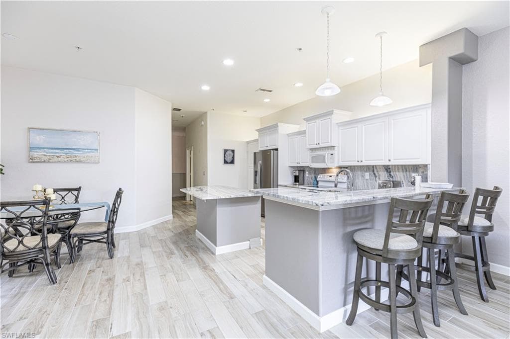 8641 Piazza Del Lago CIR # 203, ESTERO FL 33928-21