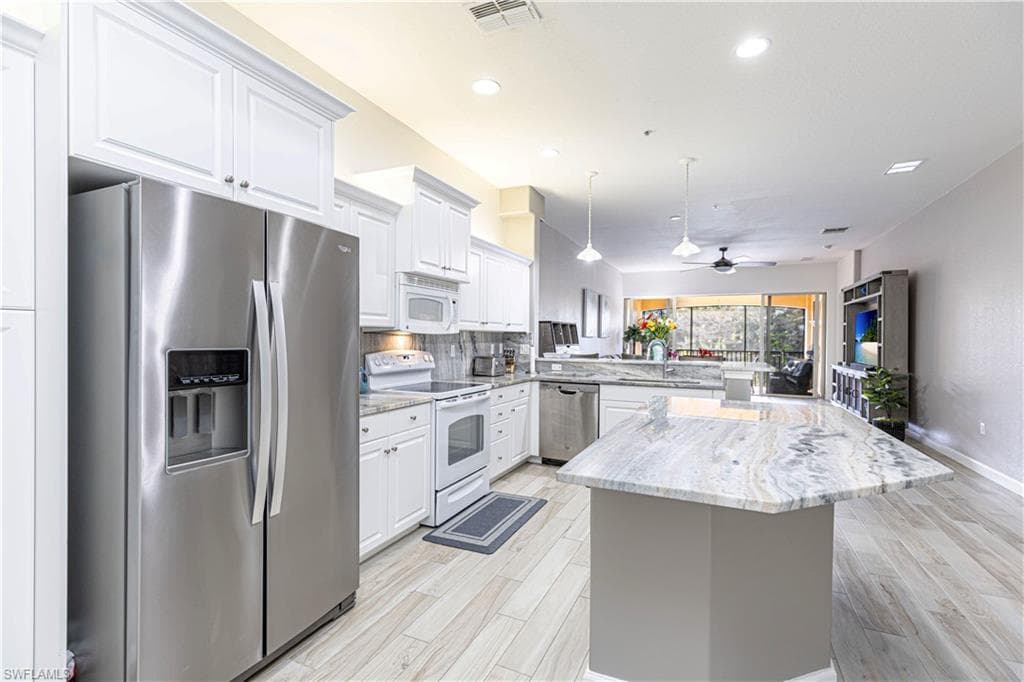 8641 Piazza Del Lago CIR # 203, ESTERO FL 33928-2