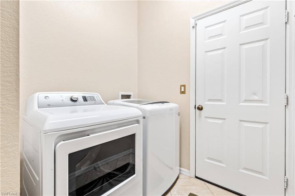 12426 Pebble Stone CT, FORT MYERS FL 33913-32