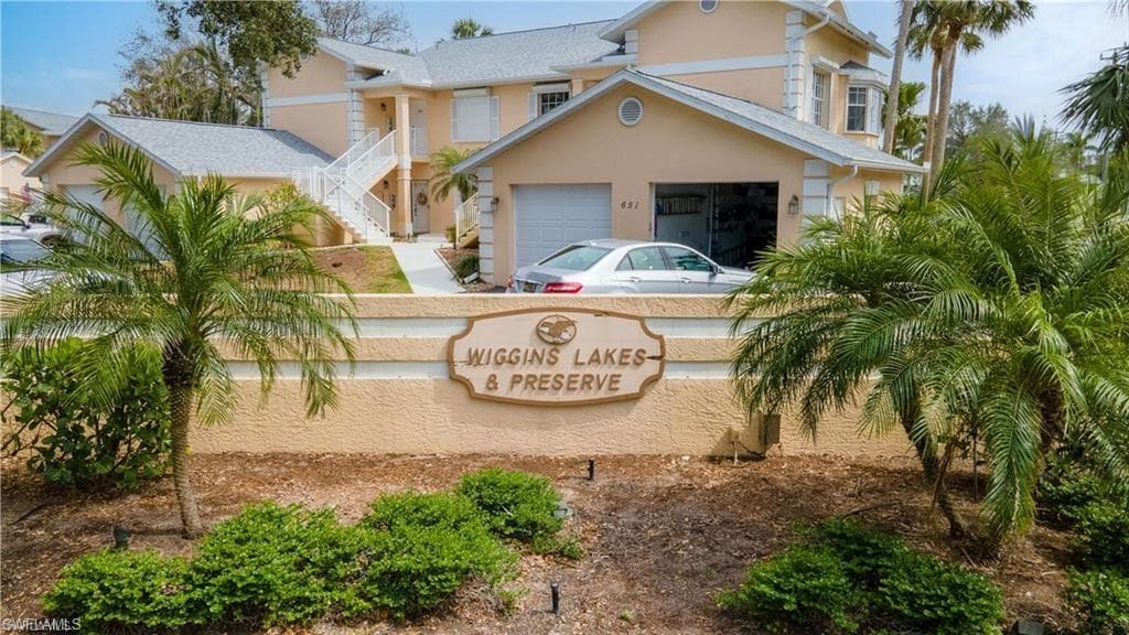 760 Wiggins Lake DR # 205, NAPLES FL 34110-1