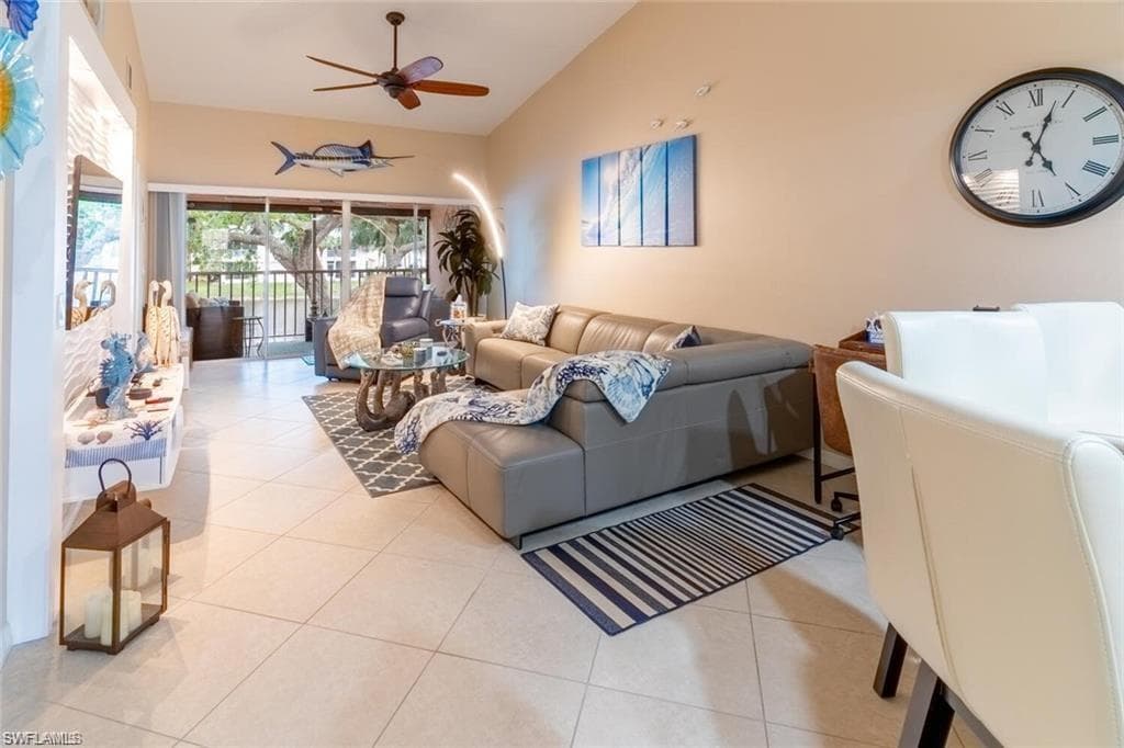 760 Wiggins Lake DR # 205, NAPLES FL 34110-5