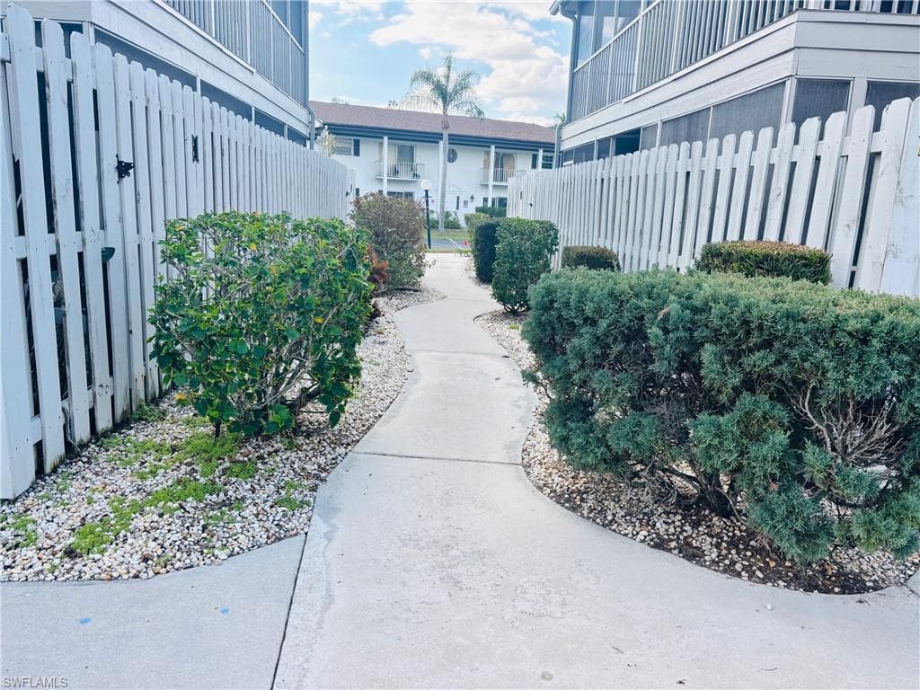 5755 Foxlake DR # C, NORTH FORT MYERS FL 33917-1