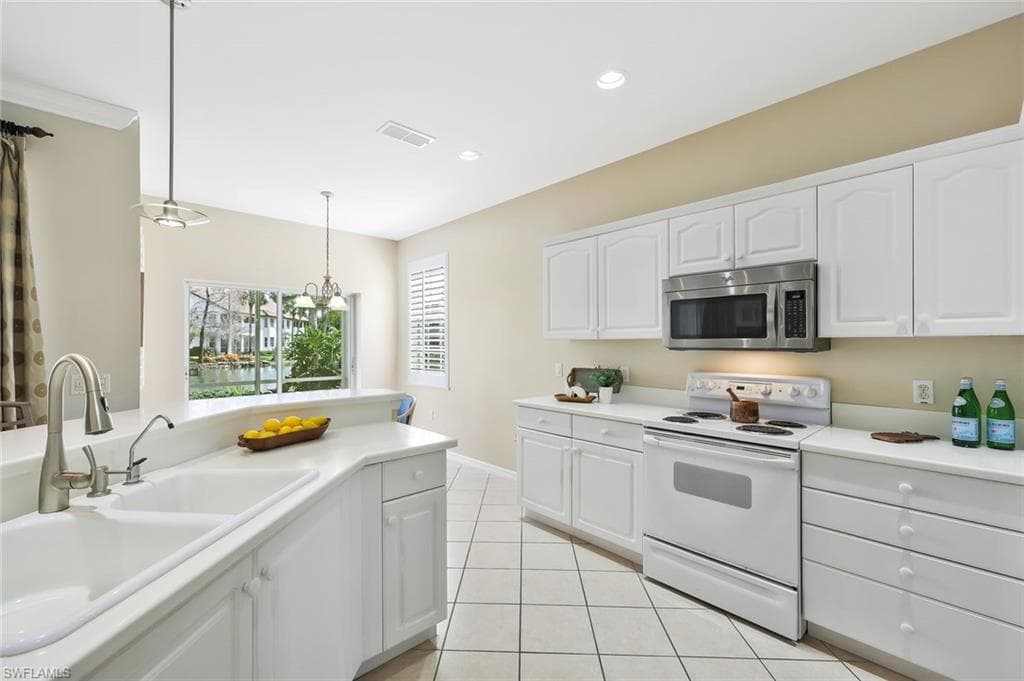 2180 Hawksridge DR 2002-8