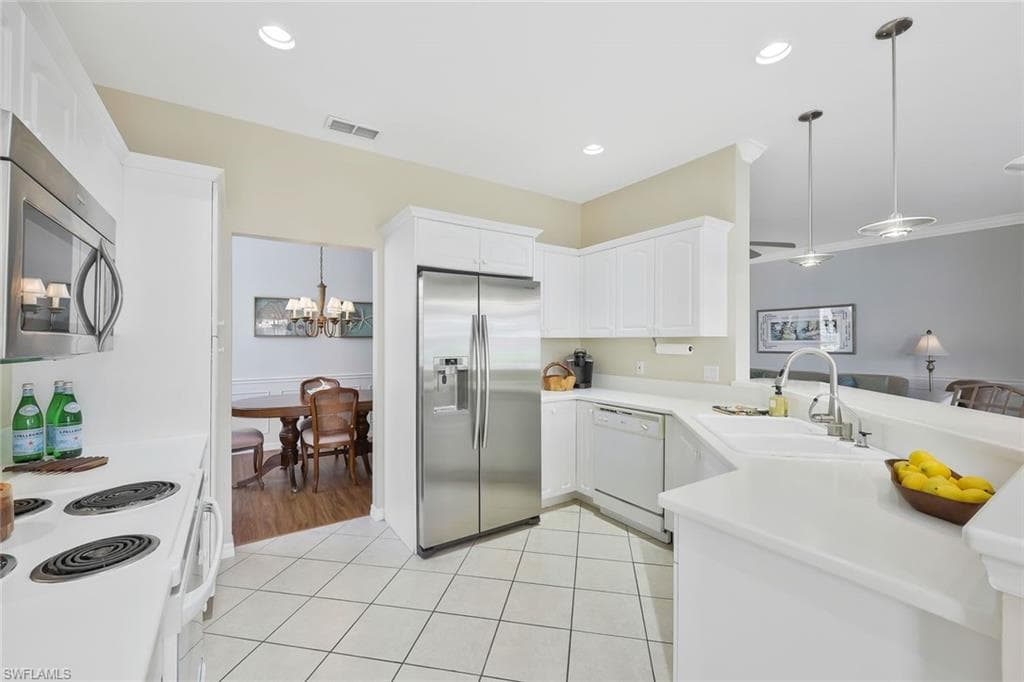 2180 Hawksridge DR 2002-7