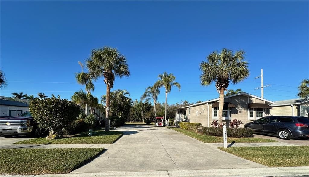 1623 Diamond Lake CIR, NAPLES FL 34114-1