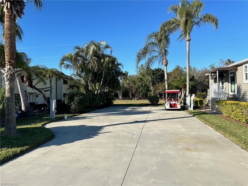 1623 Diamond Lake CIR, NAPLES FL 34114-2