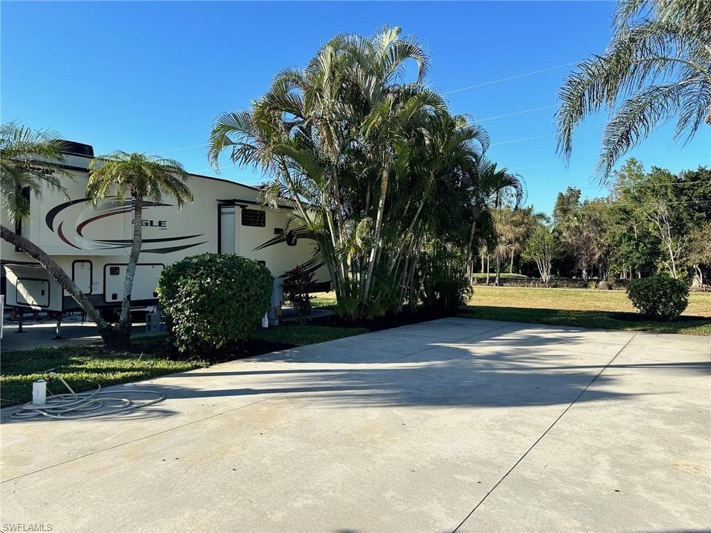 1623 Diamond Lake CIR, NAPLES FL 34114-3