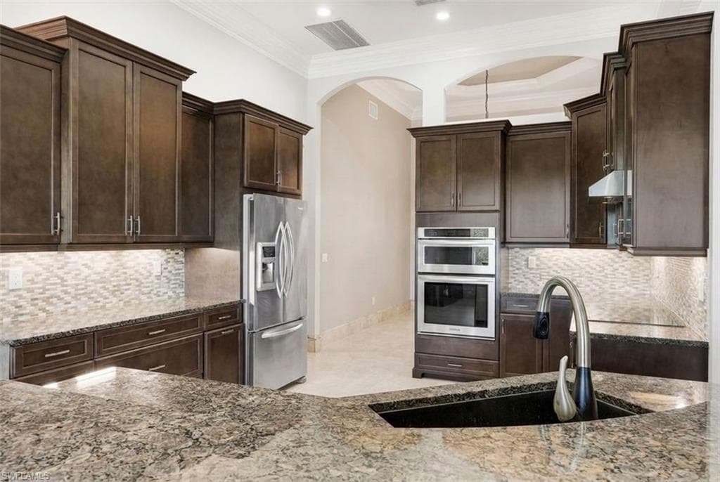 11711 Royal Tee CIR-18