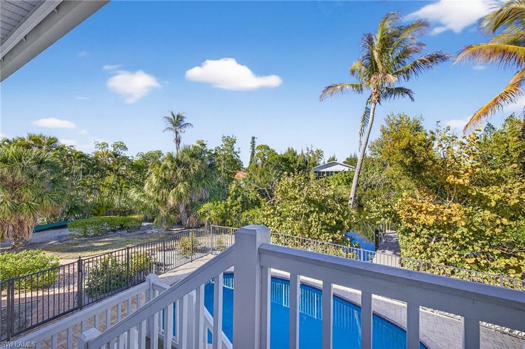 5243 Indian CT, SANIBEL FL 33957-26