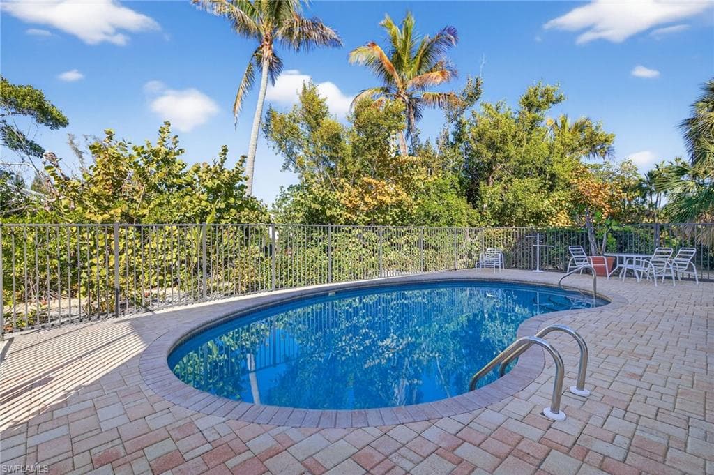 5243 Indian CT, SANIBEL FL 33957-28