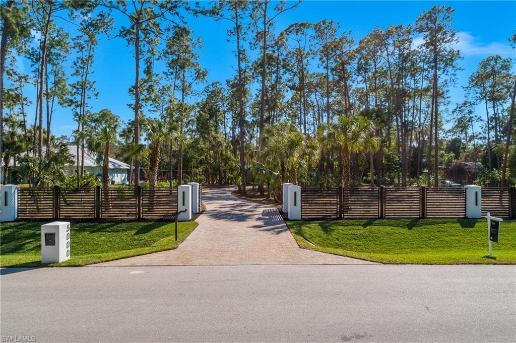 5000 Palmetto Woods DR, NAPLES FL 34119-3