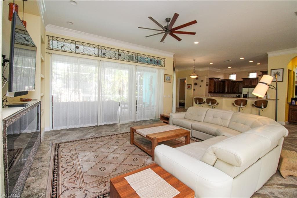 627 Soliel DR-8