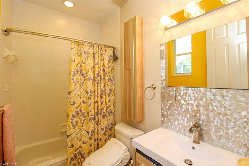 627 Soliel DR-33