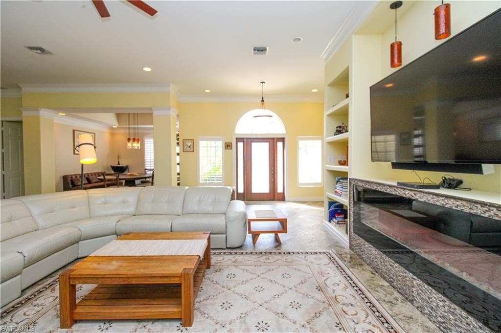 627 Soliel DR-9