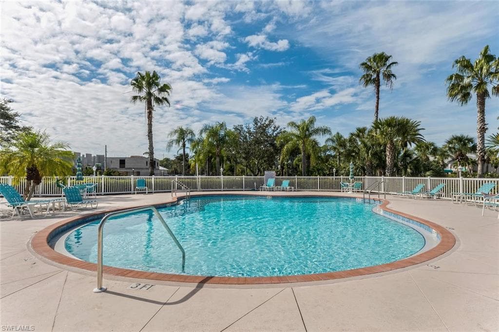 515 Gabriel CIR # 1910, NAPLES FL 34104-26