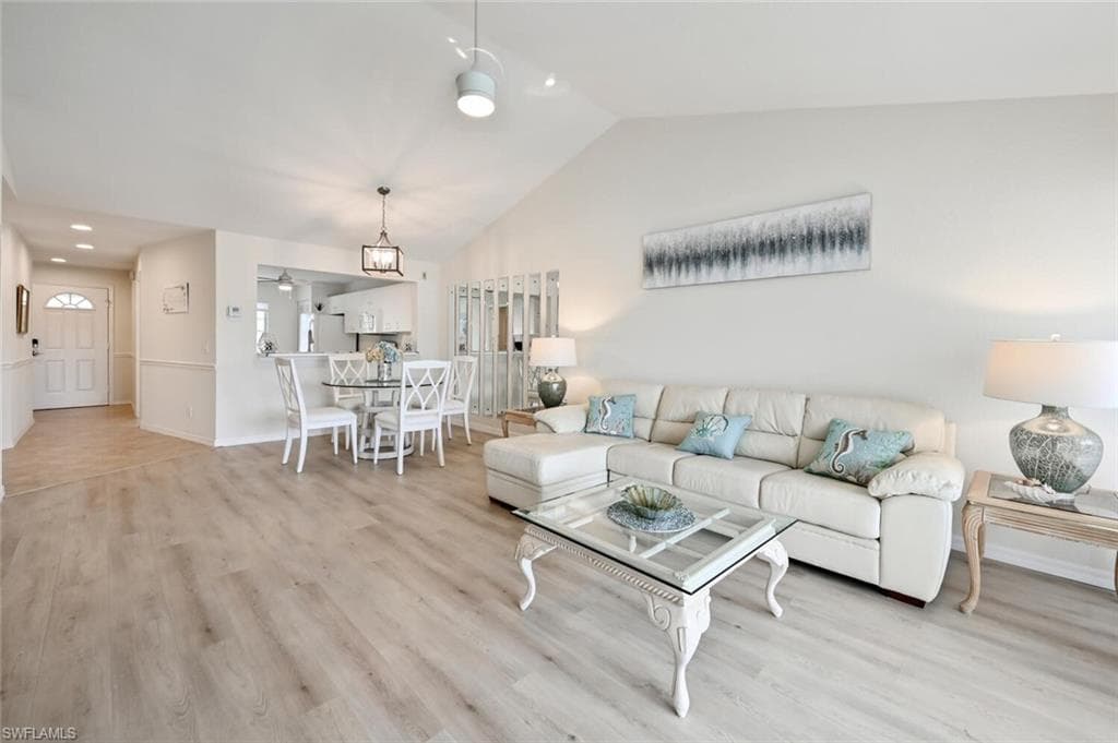515 Gabriel CIR # 1910, NAPLES FL 34104-3