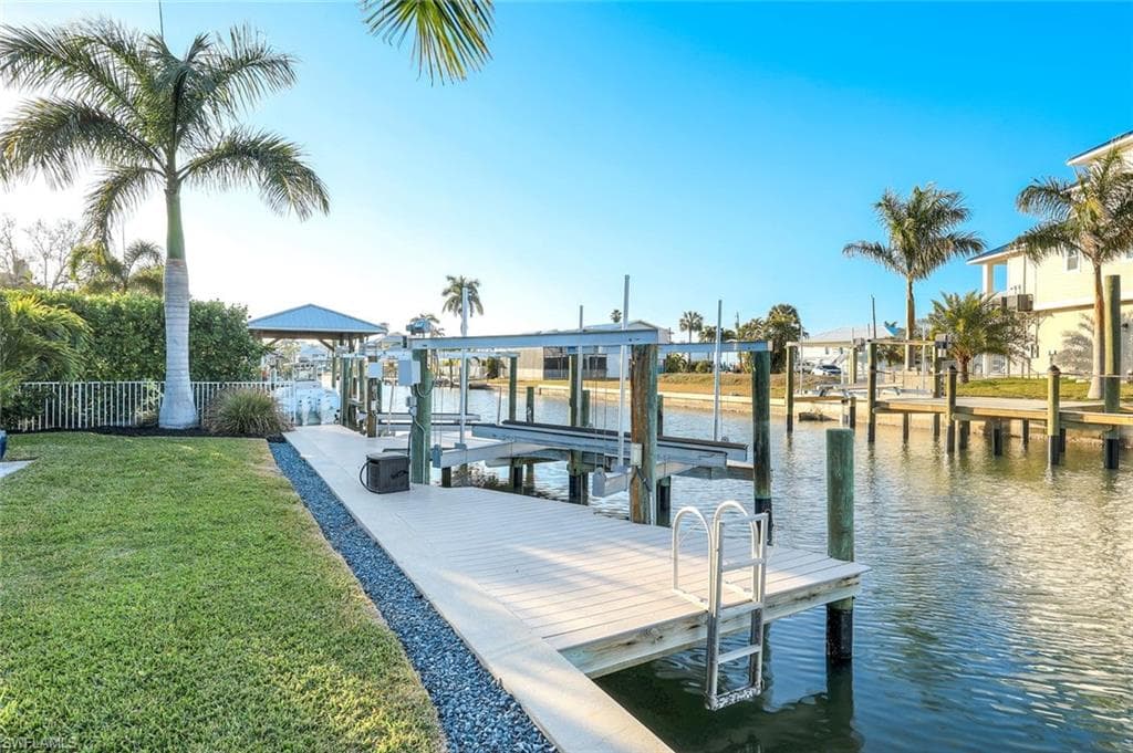 231 Sterling AVE, FORT MYERS BEACH FL 33931-40