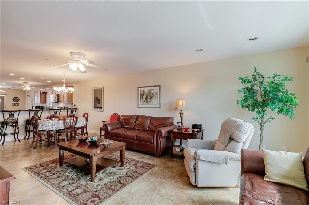 208 Cape Coral PKWY E 208-9