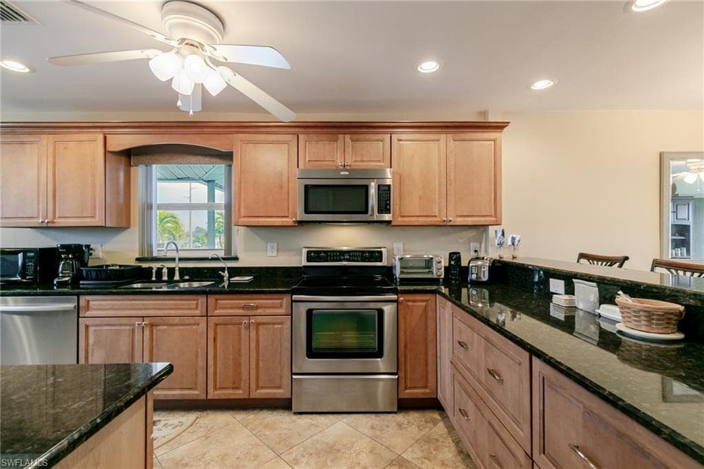 208 Cape Coral PKWY E 208-7