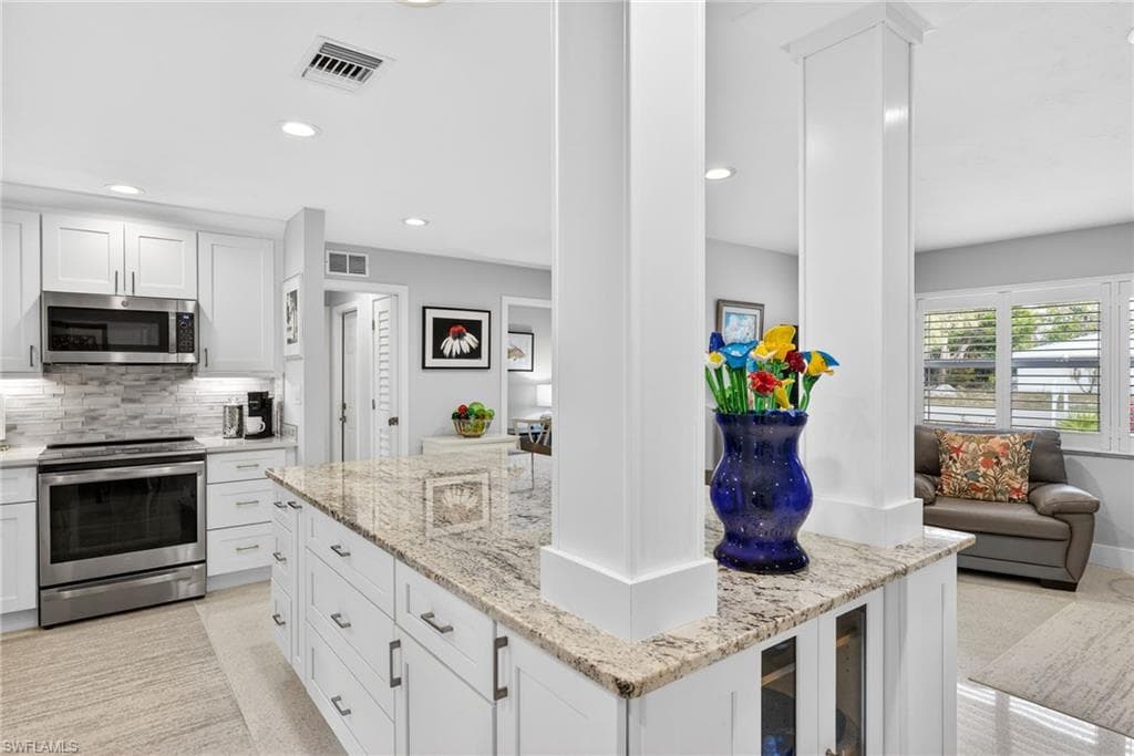 590 Boulder DR, SANIBEL FL 33957-11