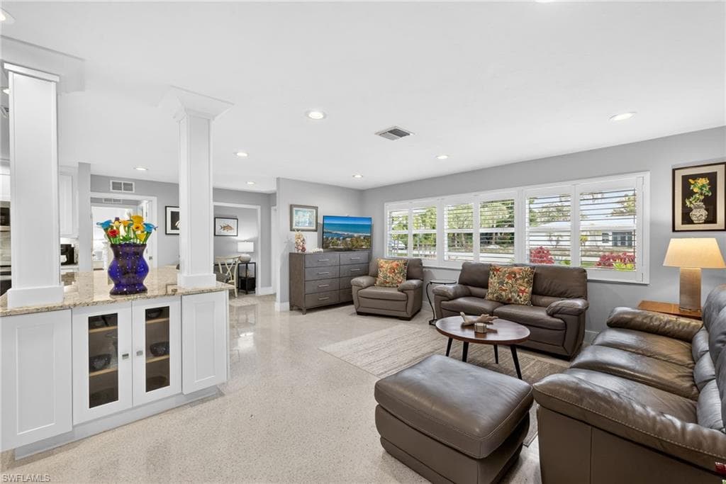 590 Boulder DR, SANIBEL FL 33957-2