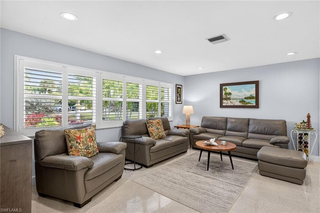 590 Boulder DR, SANIBEL FL 33957-3