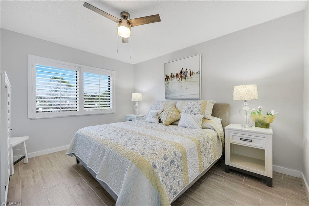 668 Broad AVE S # J668, NAPLES FL 34102-9