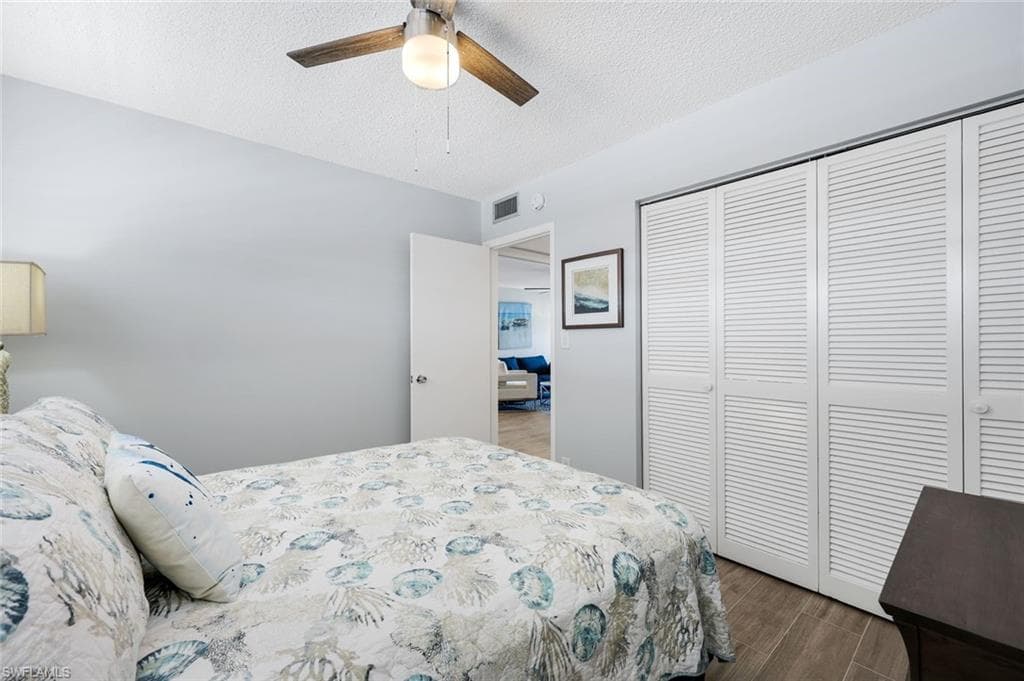 668 Broad AVE S # J668, NAPLES FL 34102-13