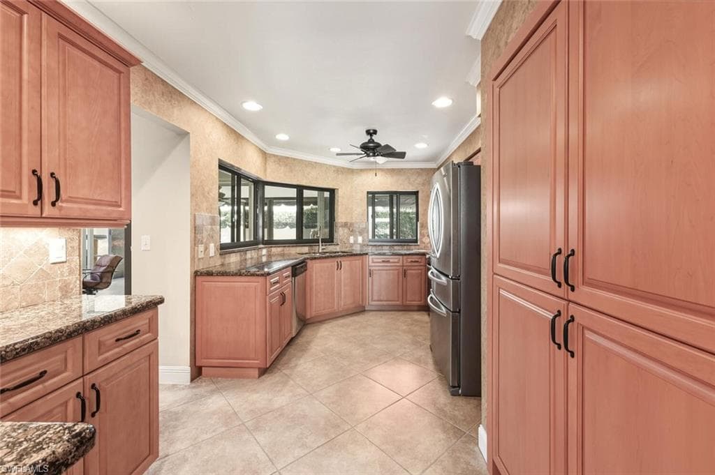 738 Reef Point CIR-13