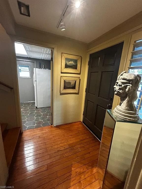 1702 Hill AVE-16