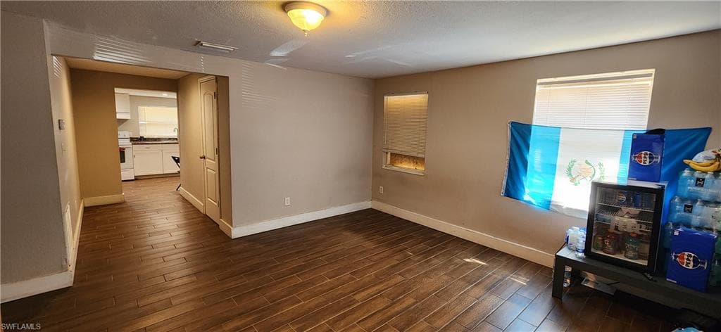 1423 Lura AVE-5