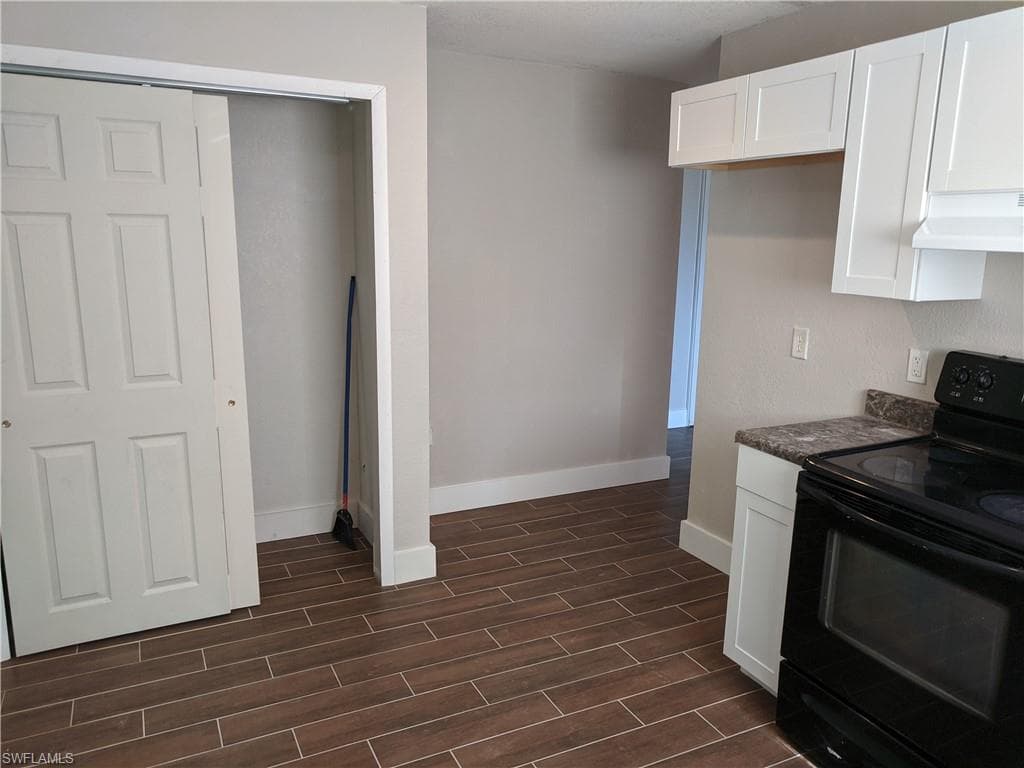 1423 Lura AVE-41