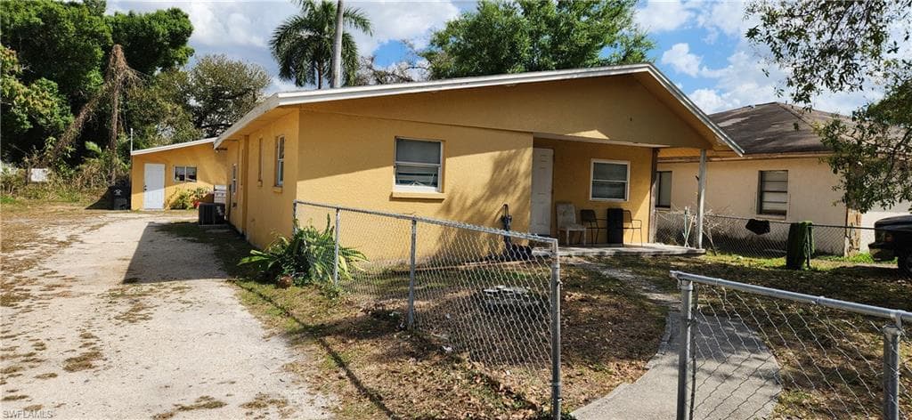 1423 Lura AVE-42