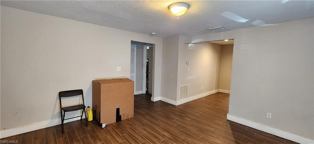 1423 Lura AVE-6