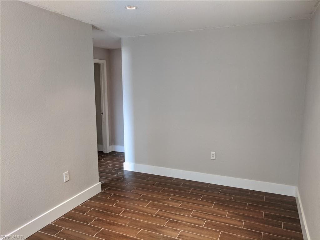 1423 Lura AVE-27