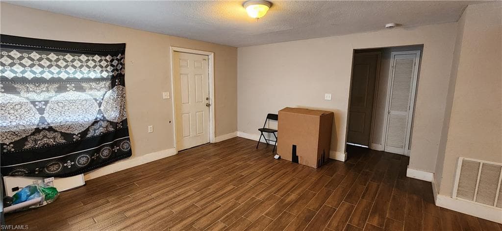 1423 Lura AVE-4