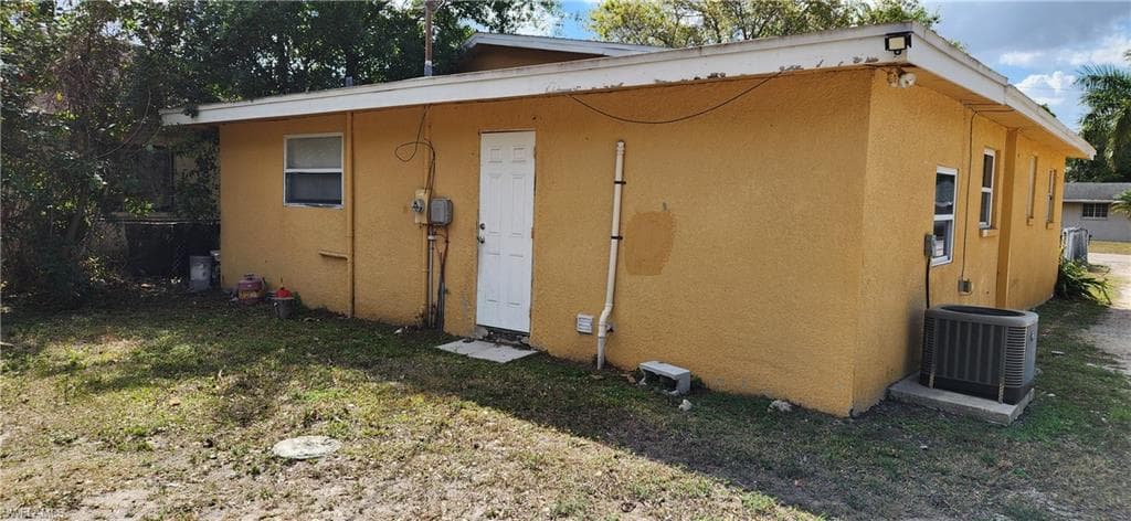 1423 Lura AVE-44